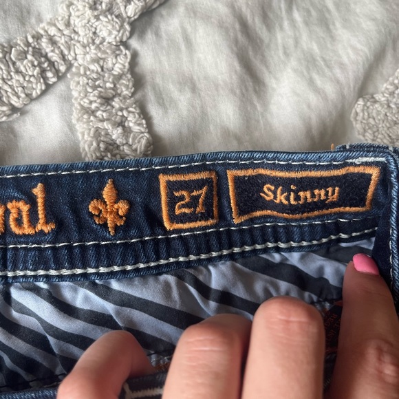 Skinny Rock Revival Dark Wash Jeans✨ - Picture 9 of 10